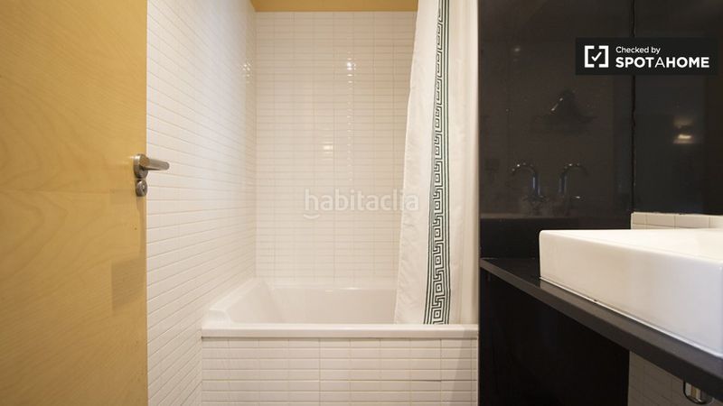 Foto f227ed67-4c39-46b7-8135-a2cb3915b643. Rent flat with heating in Embajadores-Lavapiés Madrid