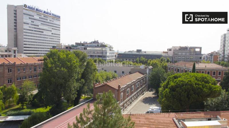 Foto 04a52813-3f0c-4704-8692-161f2e90d14d. Alquiler piso elegante apartamento de 3 dormitorios en alquiler en malasaña, en Madrid