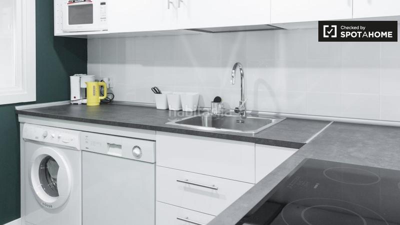 Foto d63d2f0f-bac2-4bbd-aca3-a31aa168b773. Alquiler piso elegante apartamento de 3 dormitorios en alquiler en malasaña, en Madrid