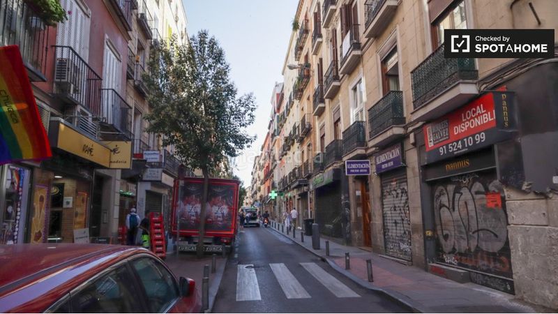 Foto f34cac8d-e758-4ad9-b1d1-371b0318ae56. Alquiler piso estudio en Justicia-Chueca Madrid