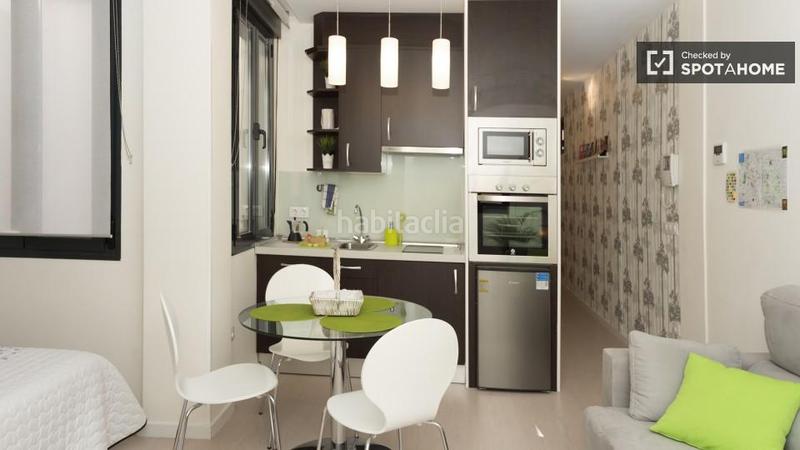 Foto 071902cb-bb98-4a1b-bc3d-e130e4e410f4. Alquiler piso estudio en alquiler en apartamento de 5 habitaciones junto a la plaza mayor. en Madrid