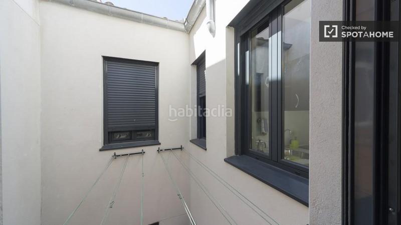 Foto 2a464f44-1197-41f5-a882-1e5e7657f5c5. Alquiler piso estudio en alquiler en apartamento de 5 habitaciones junto a la plaza mayor. en Madrid