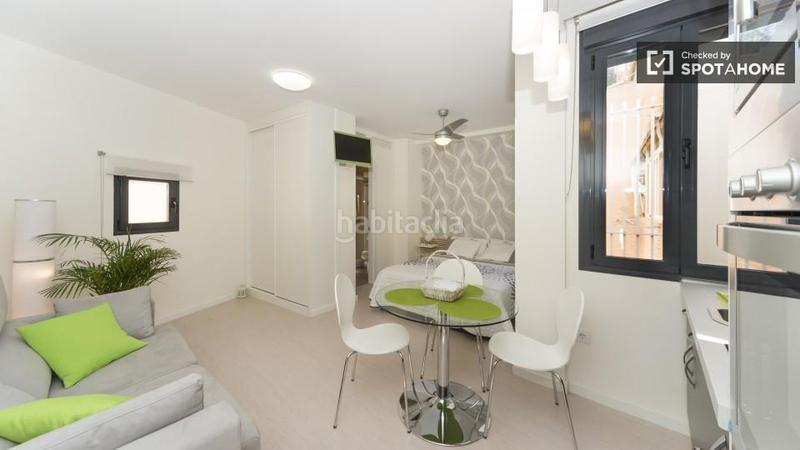 Foto 8a6c73bb-fd3e-4502-adb5-87928d8337a5. Alquiler piso estudio en alquiler en apartamento de 5 habitaciones junto a la plaza mayor. en Madrid