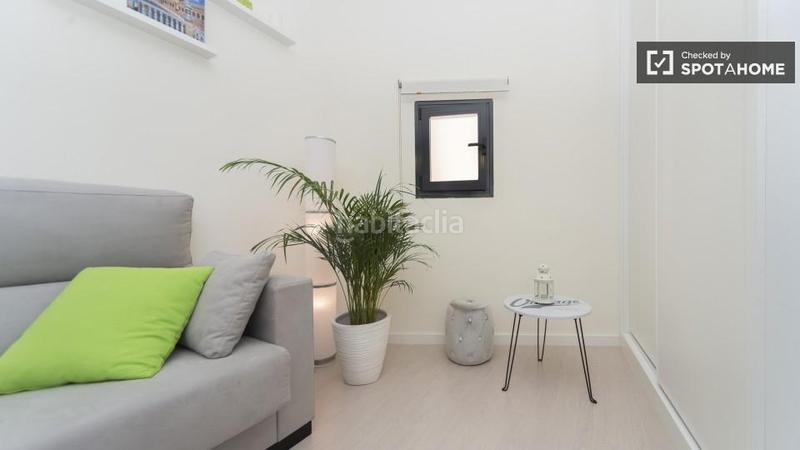 Foto 92e5a112-81b2-4424-a250-bfb5fd0c578f. Alquiler piso estudio en alquiler en apartamento de 5 habitaciones junto a la plaza mayor. en Madrid