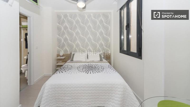 Foto eb959a80-611b-46cf-8d62-f77062ecd4d5. Alquiler piso estudio en alquiler en apartamento de 5 habitaciones junto a la plaza mayor. en Madrid