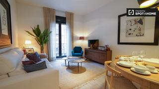 Rent Flat in Cortes-Huertas. Piso de 1 dormitorio en alquiler en sol, madrid.