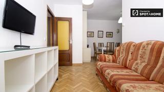 Rent Flat en Puerta del ngel. Apartamento luminoso de 2 dormitorios en puerta angel, madrid