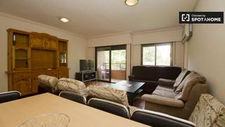 Location Appartement à Centro. Amplio apartamento de 5 dormitorios en alquiler en villaviciosa