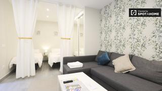Location Appartement à San Juan Bautista. Estudio en alquiler en ciudad lineal, madrid