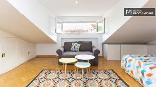 Rent Flat in Universidad-Malasaña. Elegante estudio con aire acondicionado en alquiler  malasaña, m