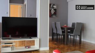 Rent Flat in Campamento. Moderno apartamento de 3 dormitorios en alquiler en casa de camp