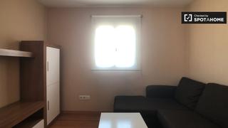 Alquiler Piso en Simancas. Moderno apartamento de 2 dormitorios en alquiler en san blas, ma