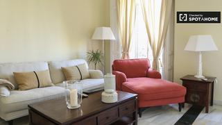 Affitto Appartamento in Universidad-Malasaña. Apartamento estudio con balcones en alquiler en malasaña, madrid