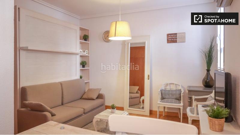 Foto 15742bc1-81d3-43c2-ae75-50c5692bf1b5. Alquiler piso estudio en alquiler en embajadores, en Madrid