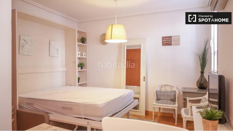 Foto a309ef59-a094-4c0f-b6d0-12397aef28d6. Alquiler piso estudio en alquiler en embajadores, en Madrid