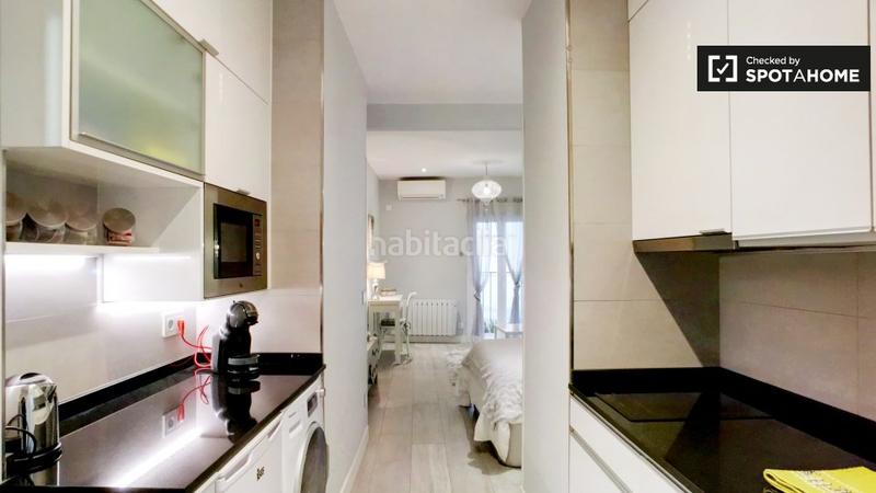 Foto e39ee5ee-8978-441e-8539-6cb3d68e5200. Alquiler piso elegante estudio en alquiler en centro, en Madrid