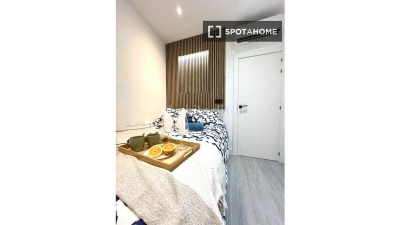 Foto 4f2a851e-2c48-41df-b502-e5af3d891885. Alquiler piso  en alquiler de 2 habitaciones en jerónimos, en Madrid