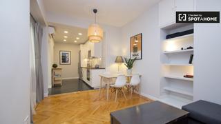 Lloguer Pis a Arapiles. Elegante apartamento de 2 dormitorios en alquiler en malasaña, m