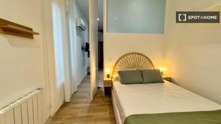 Rent Flat in Cortes-Huertas. Apartamento de 1 dormitorio en alquiler en cortes, madrid