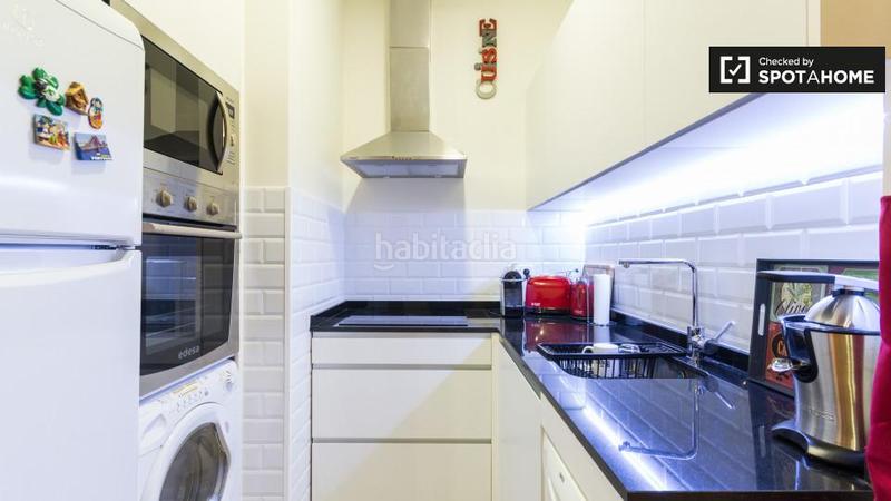 Foto ebdba9ec-51bf-46a3-88b3-734bf4a47417. Alquiler piso apartamento de 2 dormitorios con balcón en alquiler en atocha, en Madrid