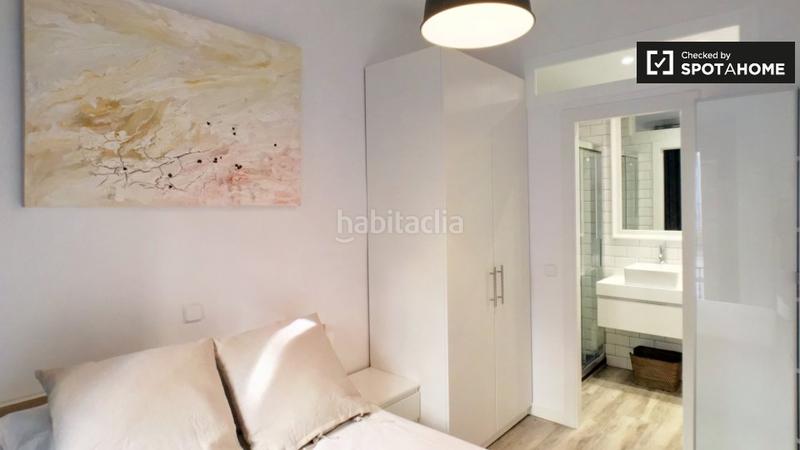 Foto d20ff4ea-5ab9-4ae9-800f-8abe627f6b79. Alquiler piso elegante apartamento de 2 dormitorios en alquiler en malasaña, en Madrid