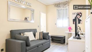 Lloguer Pis a Legazpi. Apartamento de 2 dormitorios en alquiler en embajadores, madrid