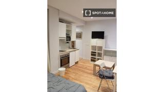 Affitto Appartamento in Almagro. Estudio en alquiler en almagro, madrid
