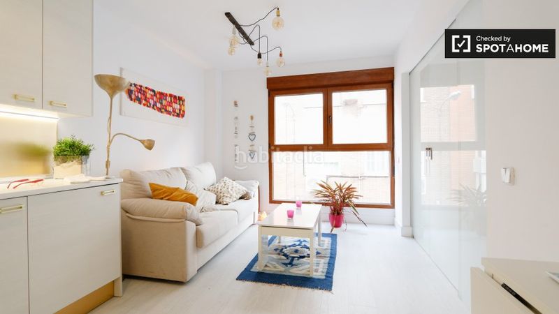 Foto 5ff15d4b-a85f-4cb7-9de9-f2fa45d2f943. Rent flat with heating in Valdeacederas Madrid