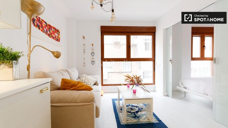 Foto 9b76fc44-4175-4d90-92a1-51213615caee. Rent flat with heating in Valdeacederas Madrid
