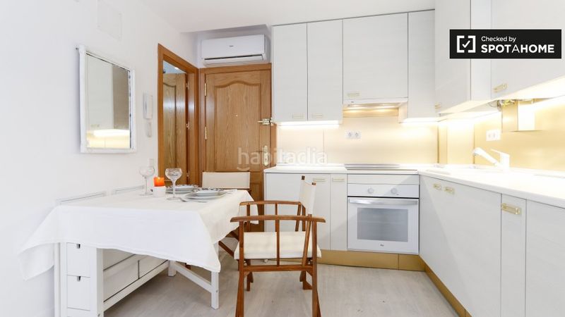 Foto cae0d9ad-0c96-487c-8e0b-693fd528677d. Rent flat with heating in Valdeacederas Madrid