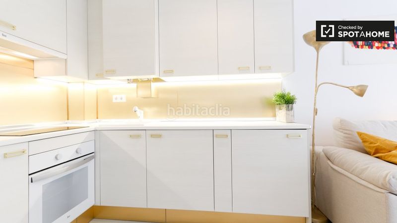 Foto eab2b7ef-a779-4d6e-826d-88416c400103. Rent flat with heating in Valdeacederas Madrid