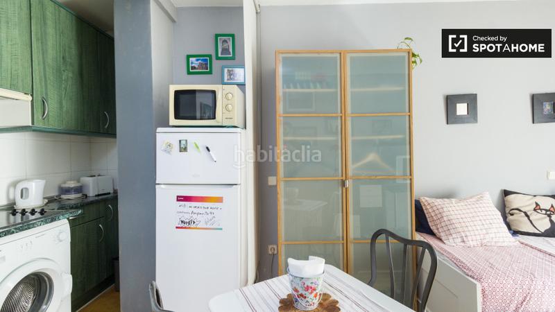 Foto a5325b40-f6f1-49d7-9077-e3ce4e7c327a. Alquiler piso estudio con balcón en alquiler en lavapiés, en Madrid