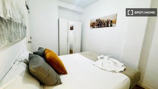 Rent Flat in Cuatro Caminos - Azca. Se alquila piso de 2 dormitorios en cuatro caminos, madrid.