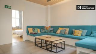 Lloguer Pis a Cortes-Huertas. Moderno apartamento de 5 dormitorios en alquiler en centro, madr