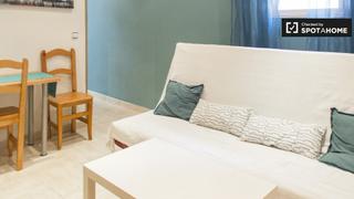 Rent Flat in Vallehermoso. Nueva casa de 2 dormitorios en alquiler en cuatro caminos