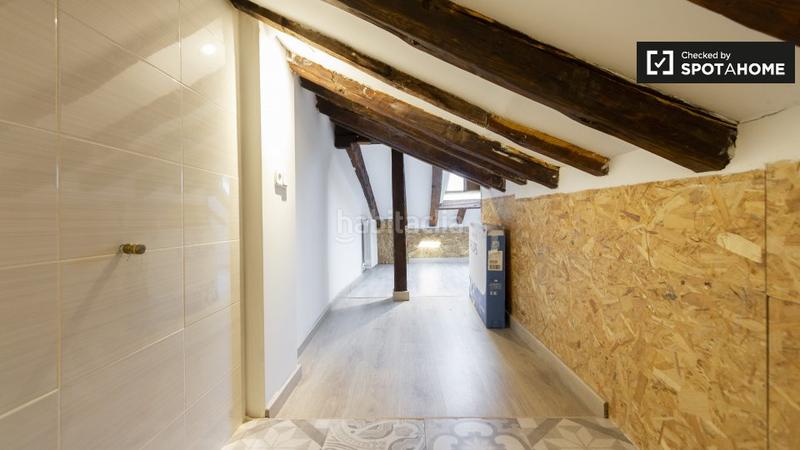 Foto e90ff933-dc57-4049-9c63-612f38a0aab8. Alquiler piso elegante apartamento de 2 dormitorios en alquiler, malasaña, en Madrid