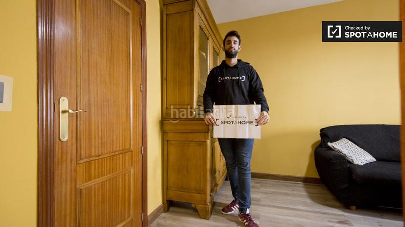 Foto c8d1822a-db07-475d-b699-348e4c591775. Alquiler piso apartamento de 2 dormitorios en alquiler en embajadores, en Madrid
