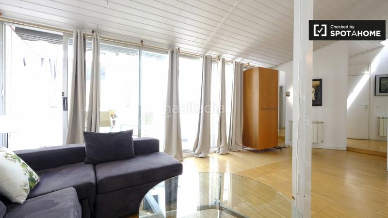 Foto cc48e2ae-8348-4c0a-a082-511b74304fae. Alquiler piso amplio apartamento de 3 dormitorios en alquiler en centro, . en Madrid