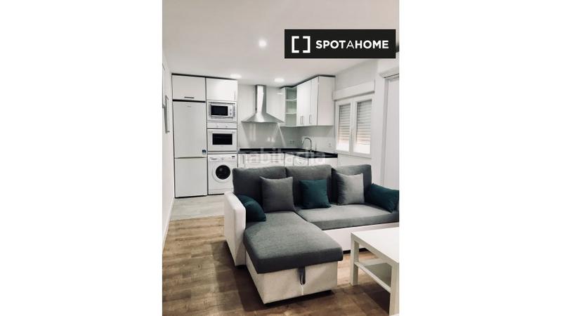 Foto 60c53f5d-1f5b-424c-a8e1-bc0b90369f24. Rent flat with heating in Valdezarza Madrid