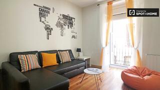 Rent Flat in Cortes-Huertas. Apartamento de 1 dormitorio con balcón para alquilar en el centr