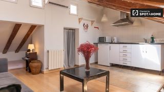 Rent Flat in Universidad-Malasaña. Piso de 2 habitaciones en alquiler en universidad, madrid.
