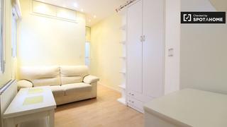 Lloguer Pis a Castillejos-Cuzco. Tidy apartamento de 1 dormitorio en alquiler en tetuán, madrid