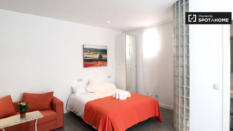 Foto 236f7281-a52a-4099-8642-51ab41914c81. Alquiler piso moderno estudio en alquiler en chueca, en Madrid