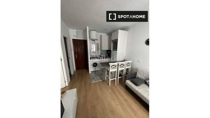 Foto 384ddf8f-e221-4e17-b7c9-14719bd5274c. Alquiler piso  de 1 dormitorio en alquiler en embajadores, . en Madrid