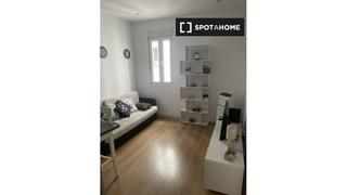 Miete Etagenwohnung in Embajadores-Lavapiés. Piso de 1 dormitorio en alquiler en embajadores, madrid.
