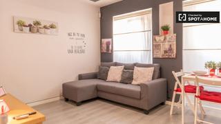 Rent Flat in Numancia. Elegante apartamento de 1 dormitorio en alquiler, puente de vall