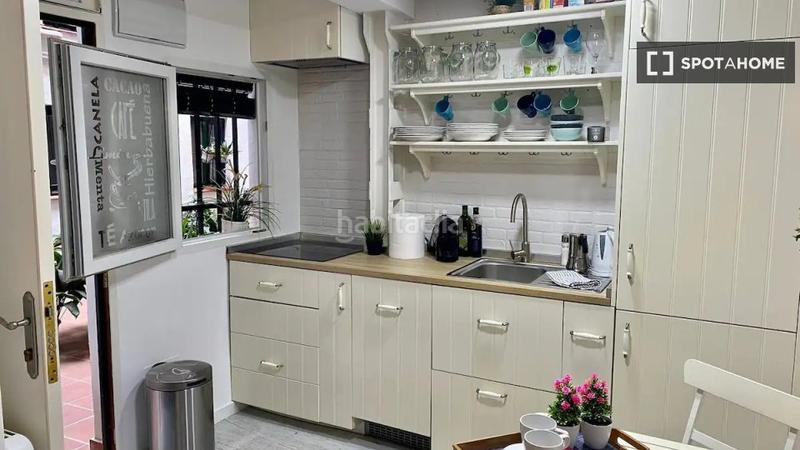 Foto 2bd3d371-c91b-431f-878d-61c265e04218. Alquiler piso estudio en alquiler en cortes, en Cortes-Huertas Madrid