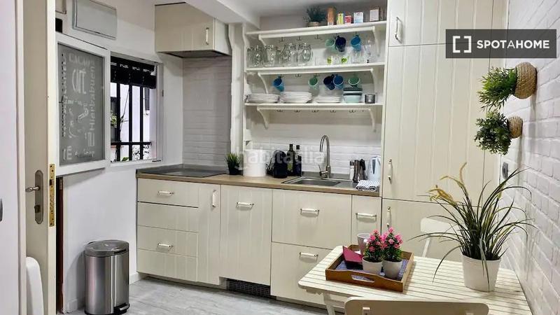 Foto cd707d4e-ec7b-4ec5-aaff-770b47d5a82d. Alquiler piso estudio en alquiler en cortes, en Cortes-Huertas Madrid