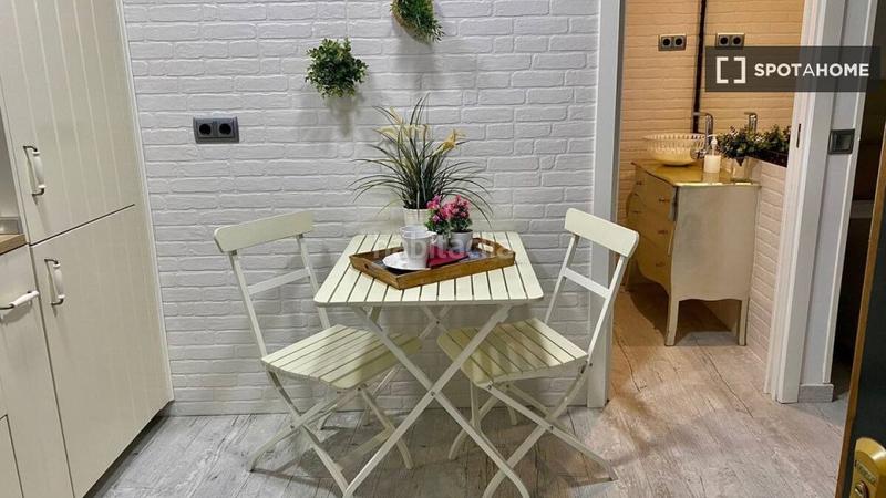 Foto bfcfd967-5bd4-4093-a348-d19403bfef46. Lloguer pis amb calefacció a Cortes-Huertas Madrid