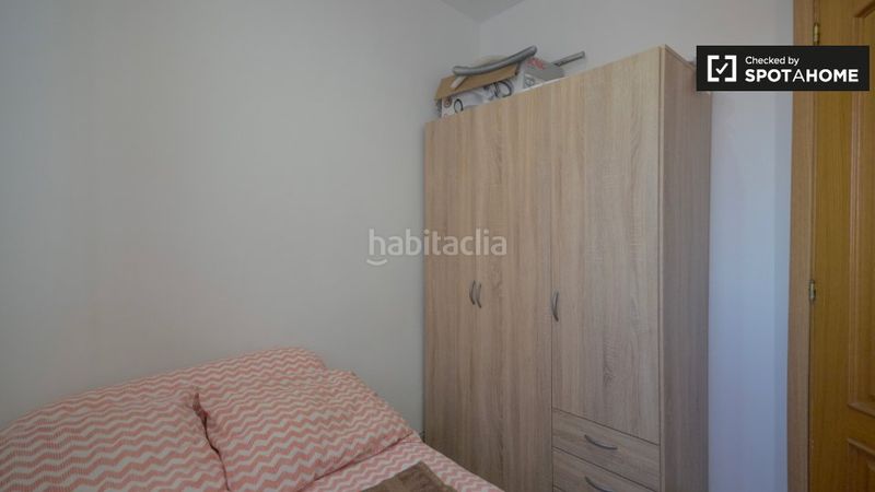 Foto eecdf2d6-8df5-40fd-a7f7-a61772582636. Rent flat with heating in Numancia Madrid
